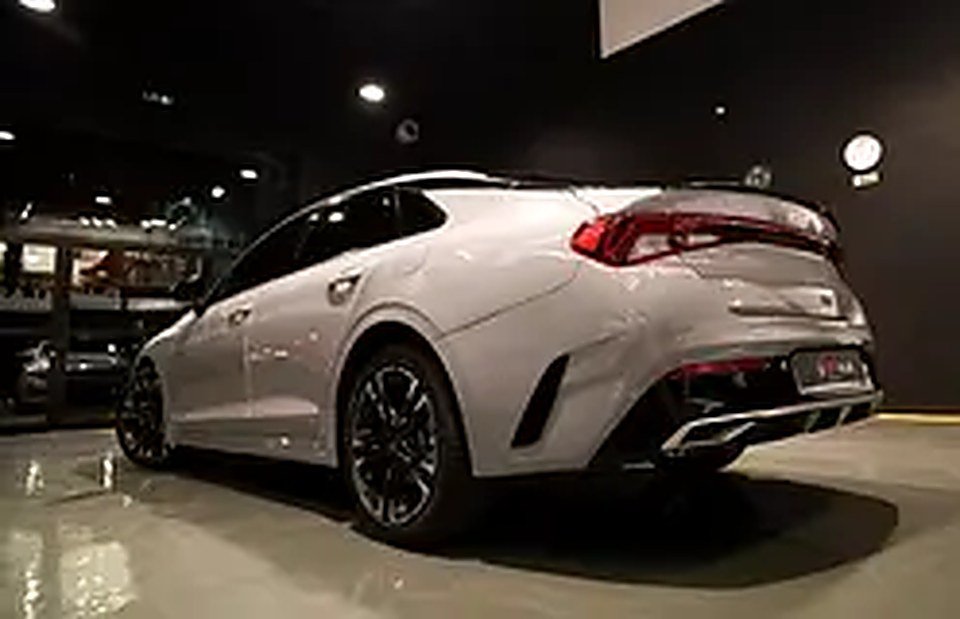 2024 Kia K5 for Rent in Al Quoz Industrial Area 2 photo 3
