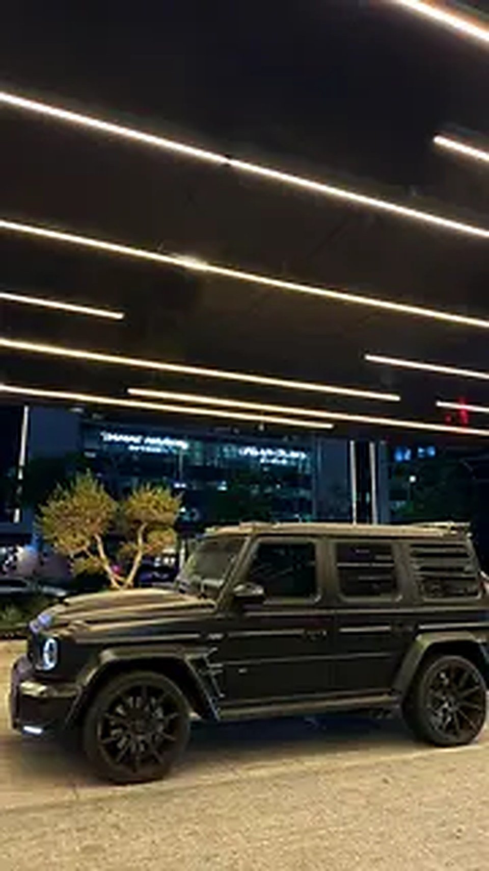 2022 Mercedes-Benz G-Class Brabus for Rent in Downtown Dubai (Black) photo 3