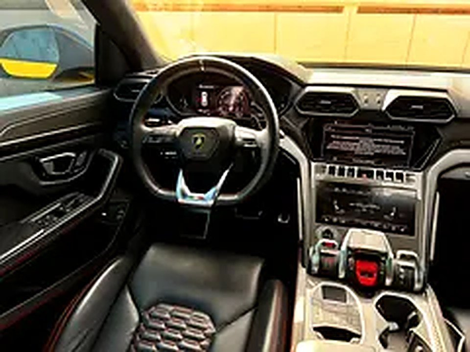 2023 Lamborghini Urus for Rent in Downtown Dubai photo 3