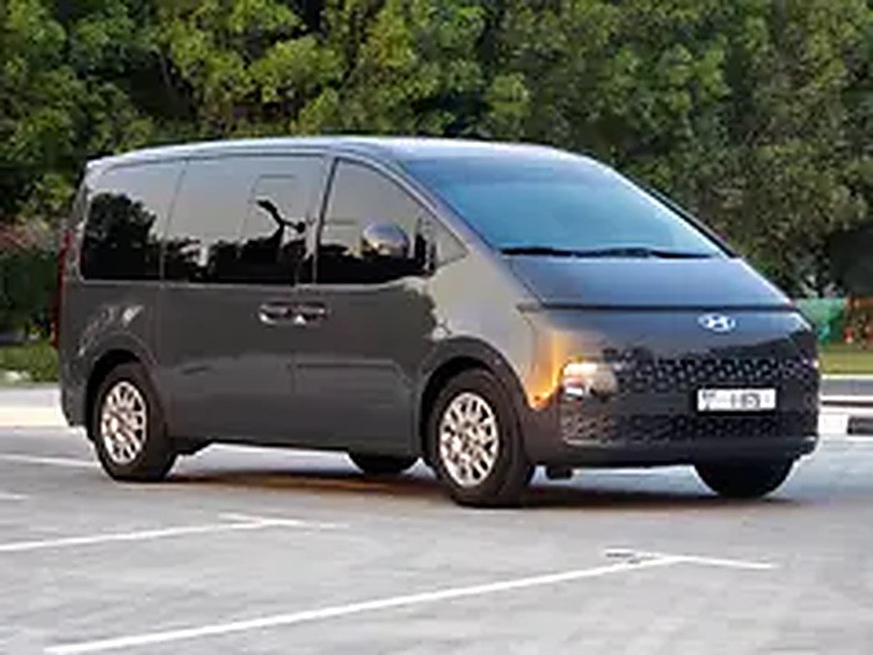 2026 Hyundai Staria for Rent in Al Mamzar Front photo 3