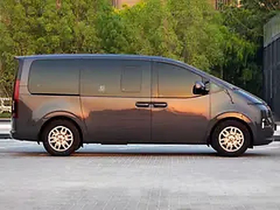2026 Hyundai Staria for Rent in Al Mamzar Front photo 4