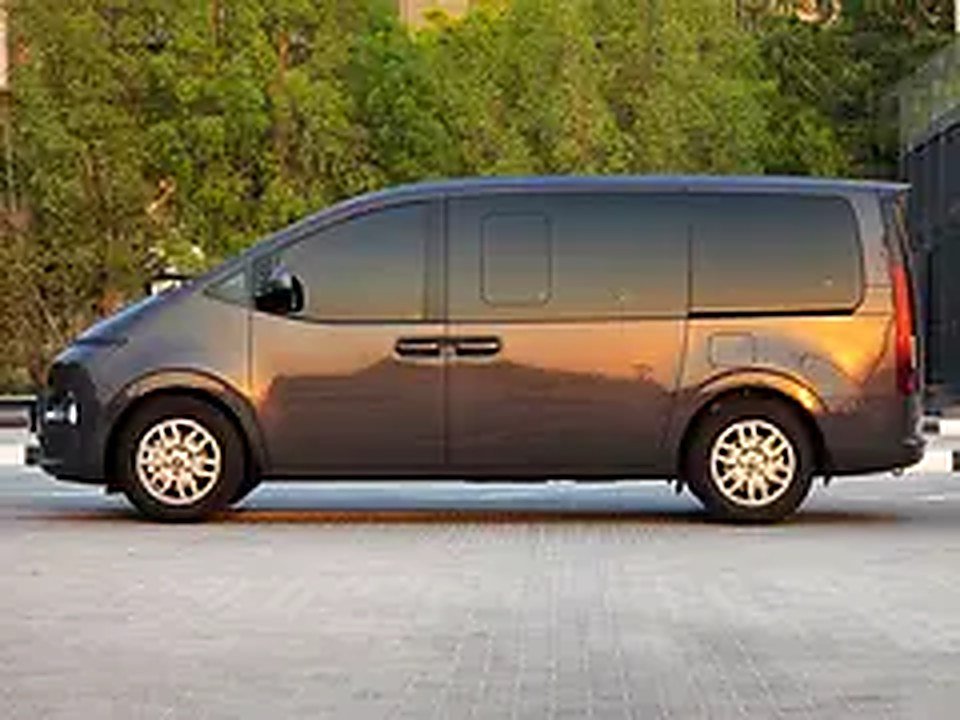 2026 Hyundai Staria for Rent in Al Mamzar Front photo 5