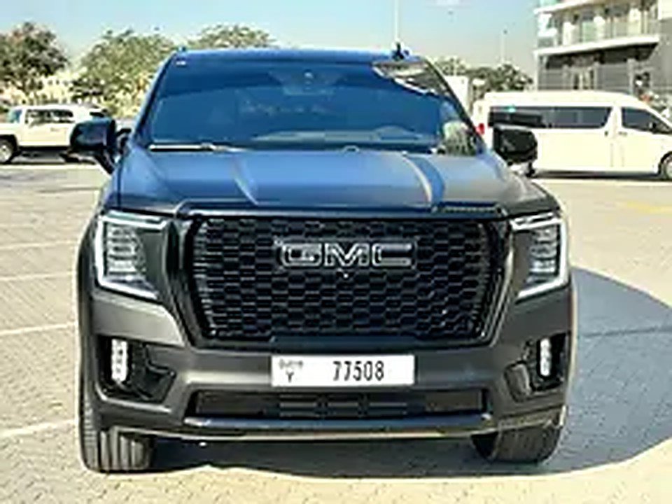 GMC Yukon Denali photo 2