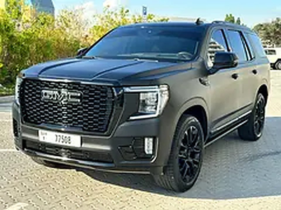 GMC Yukon Denali photo 3