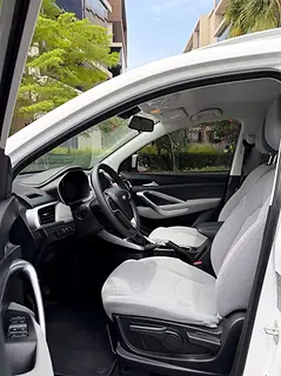 2026 Chevrolet Captiva for Rent in Al Barsha 1 photo 4