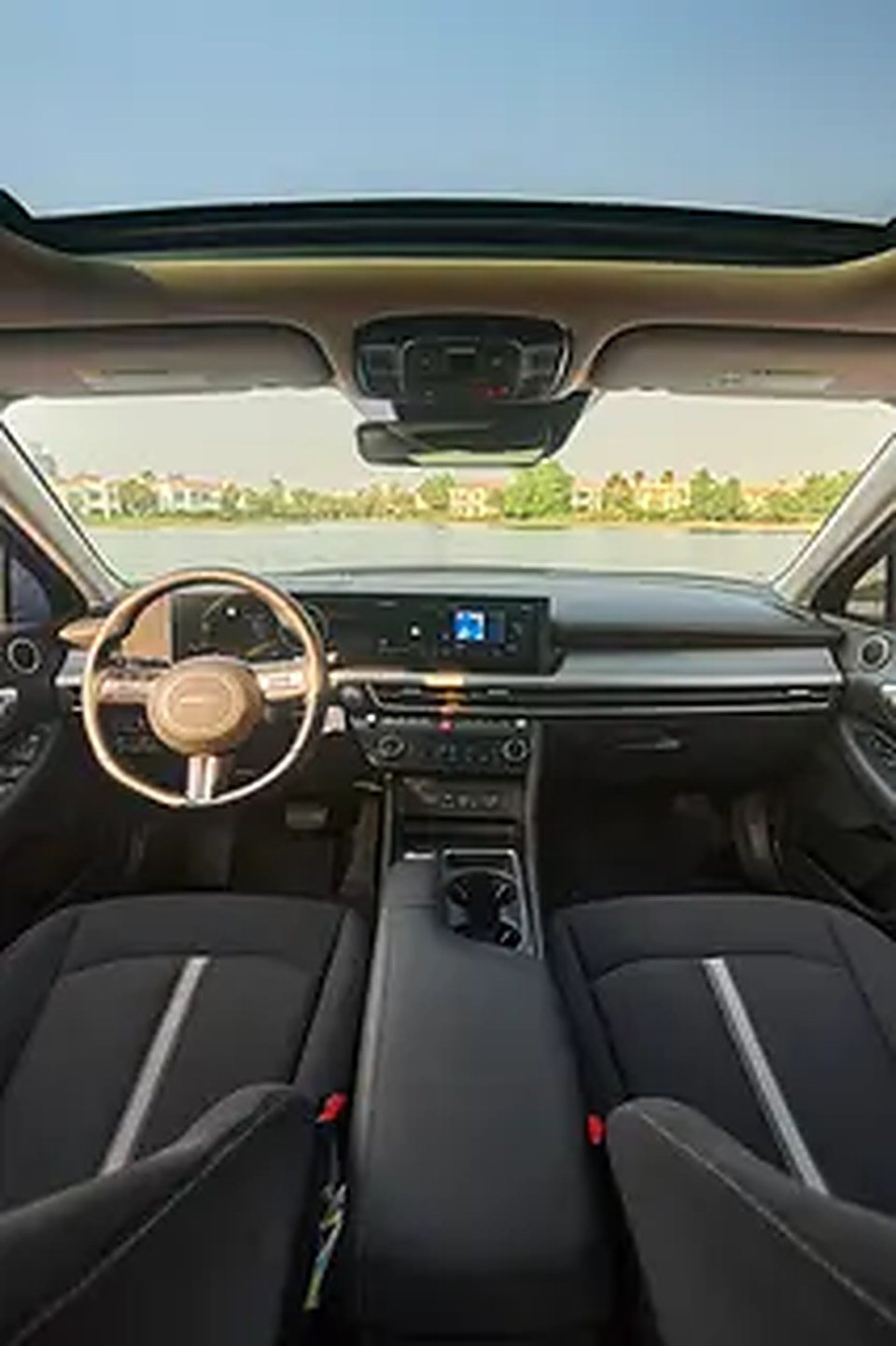 2025 Hyundai Sonata for Rent in Jumeirah Beach Residence (JBR) photo 5