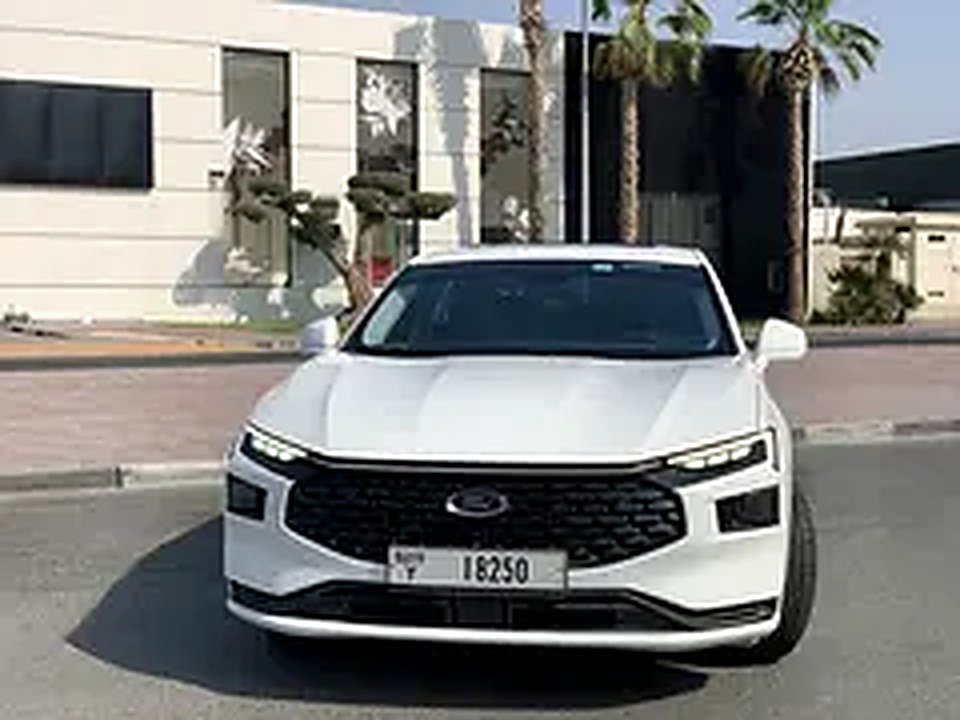 2023 Ford Taurus photo 3
