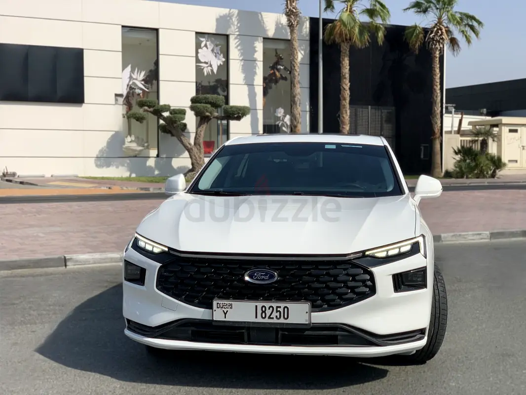 2023 Ford Taurus photo 3