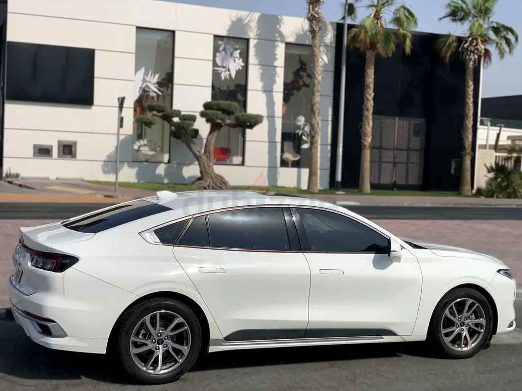 2023 Ford Taurus photo 7