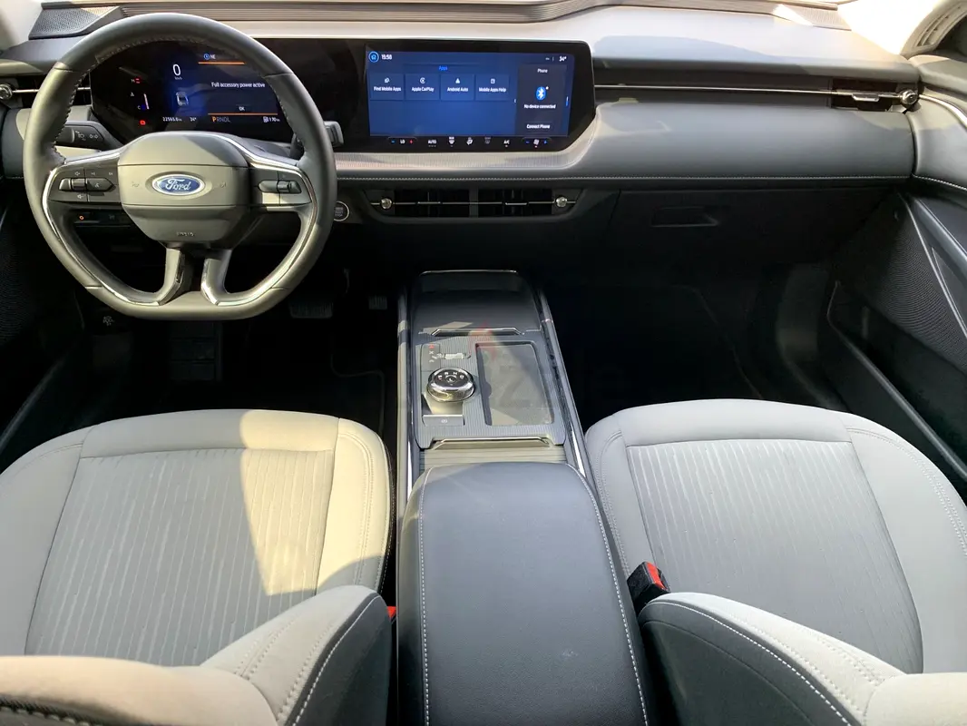 2023 Ford Taurus photo 9