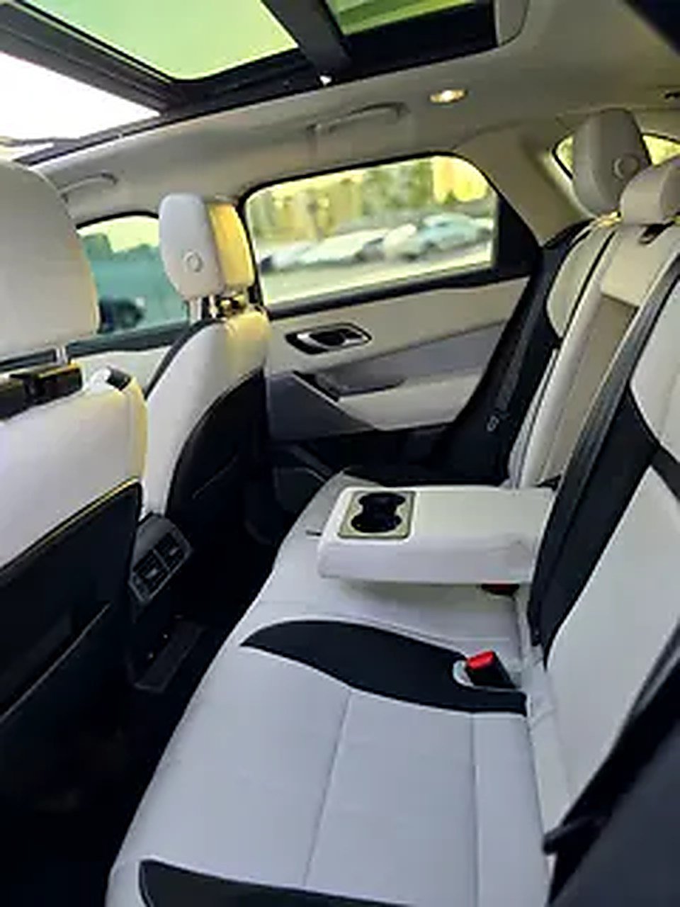 2020 Land Rover Range Rover Velar for Rent in Al Jaddaf photo 5