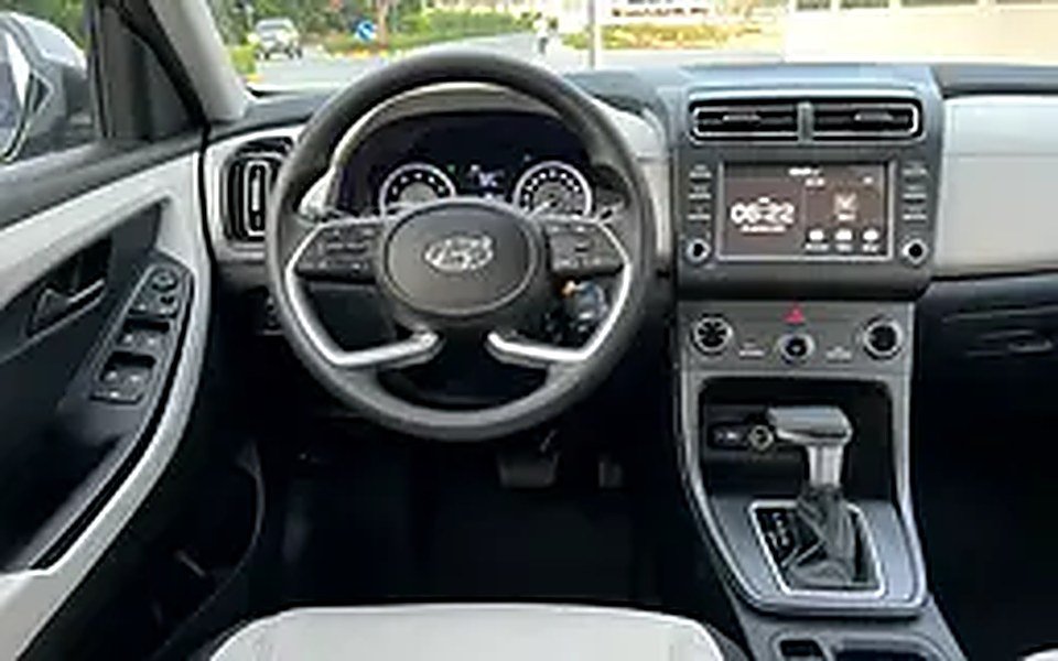 2023 Hyundai Creta for Rent in Dubai Sports City photo 5