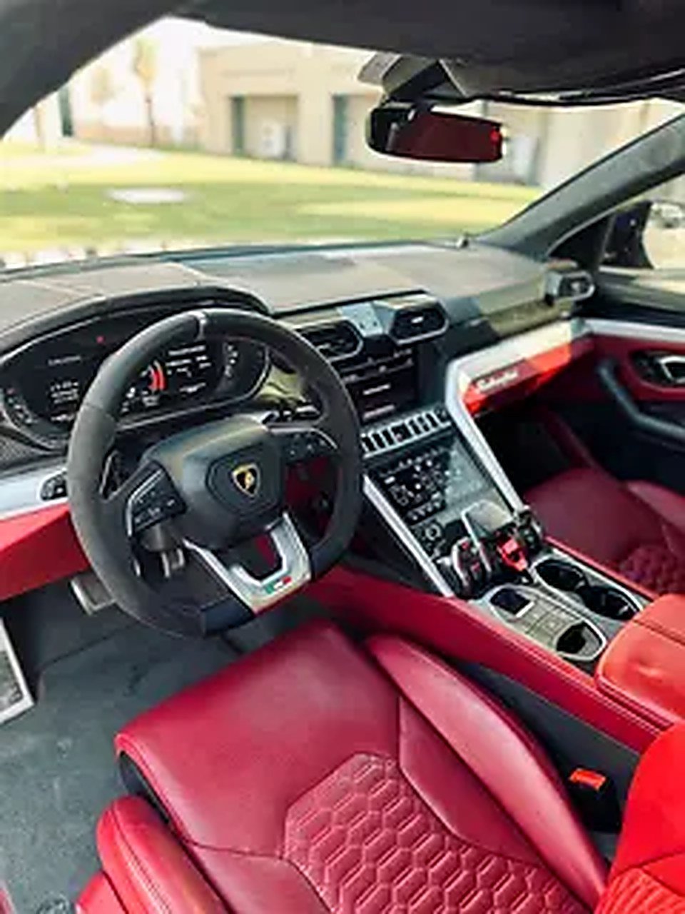 Lamborghini Urus SE Green photo 5