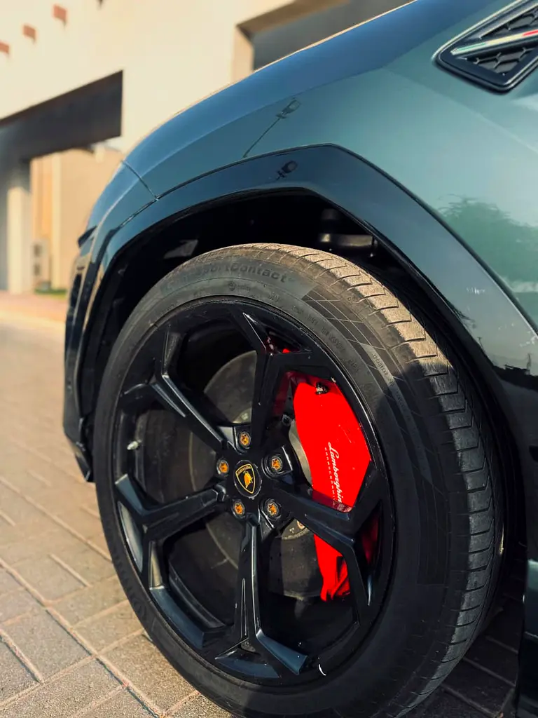 Lamborghini Urus SE Green photo 7