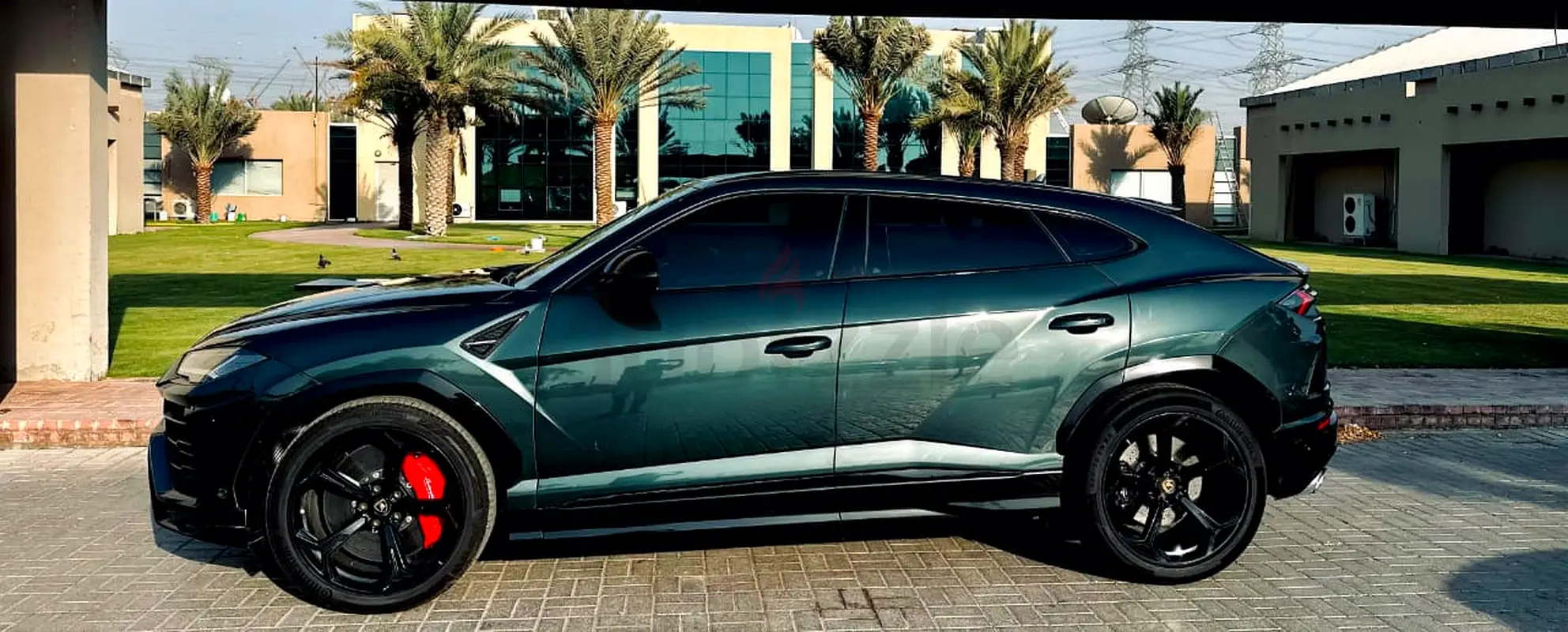Lamborghini Urus SE Green photo 10