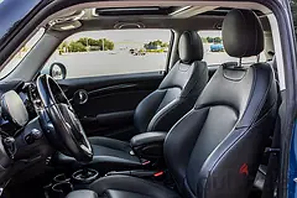 2023 MINI Cooper for Rent in Business Bay photo 5
