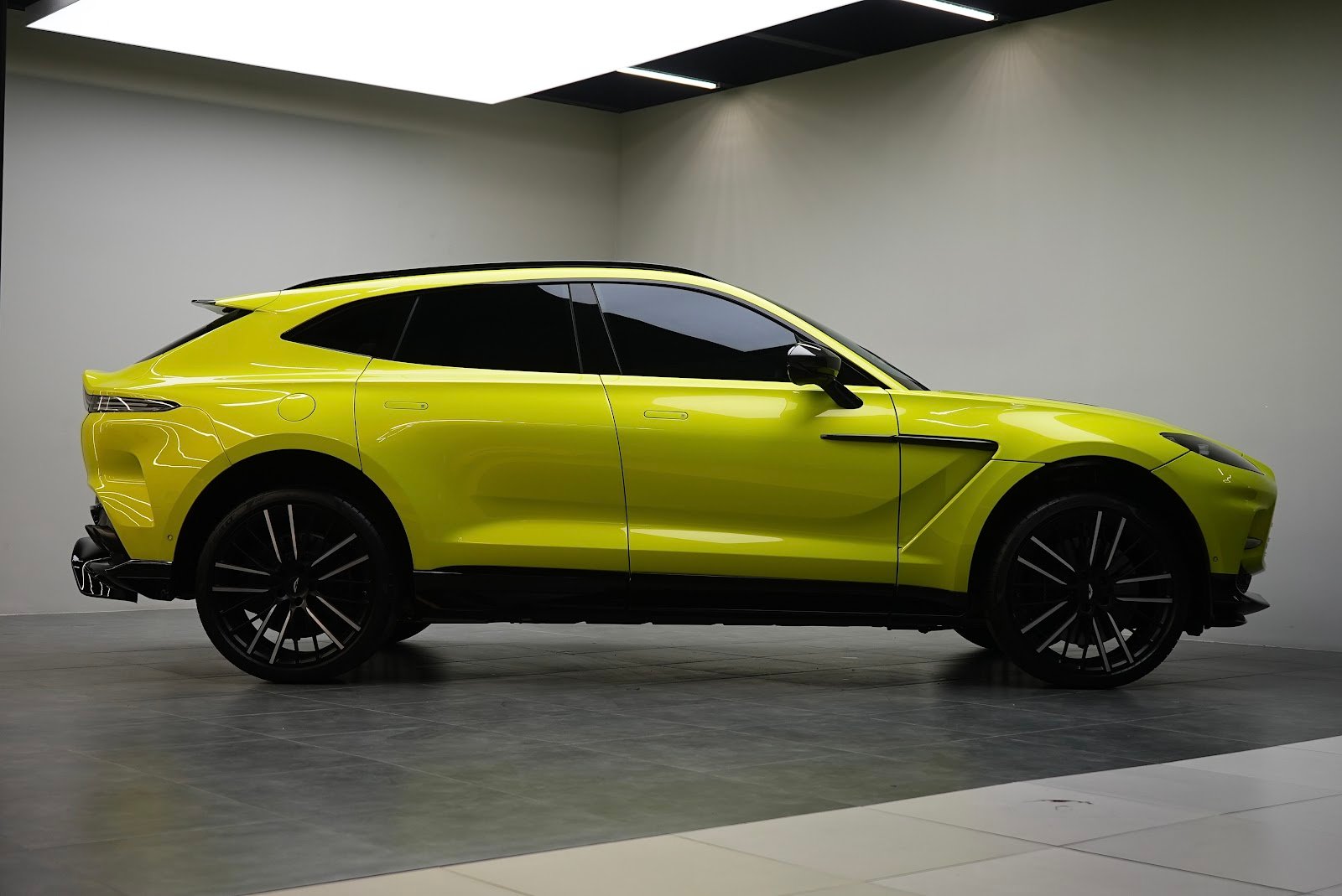 Rent Aston Martin DBX 707 in Dubai photo 13