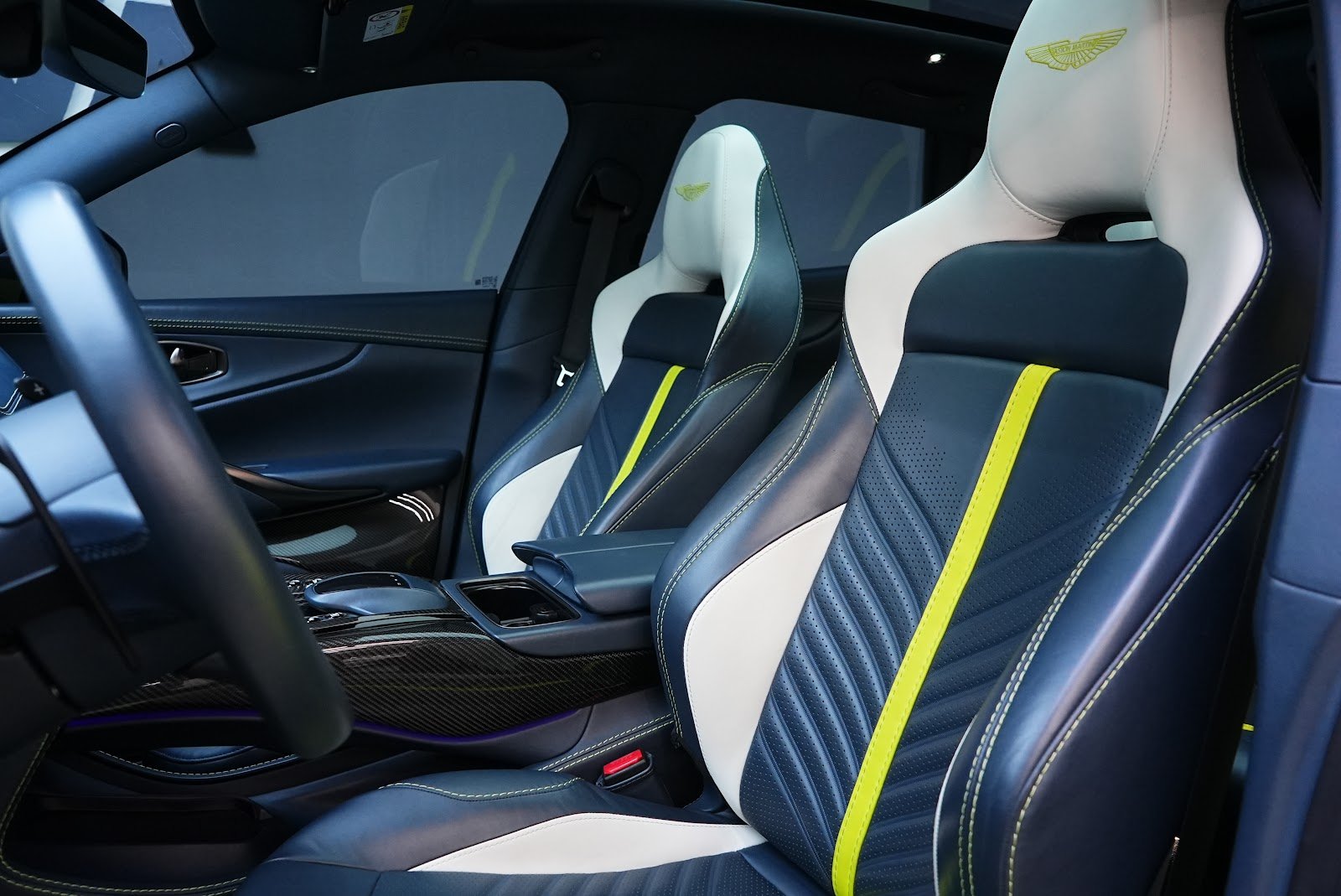 Rent Aston Martin DBX 707 in Dubai photo 7