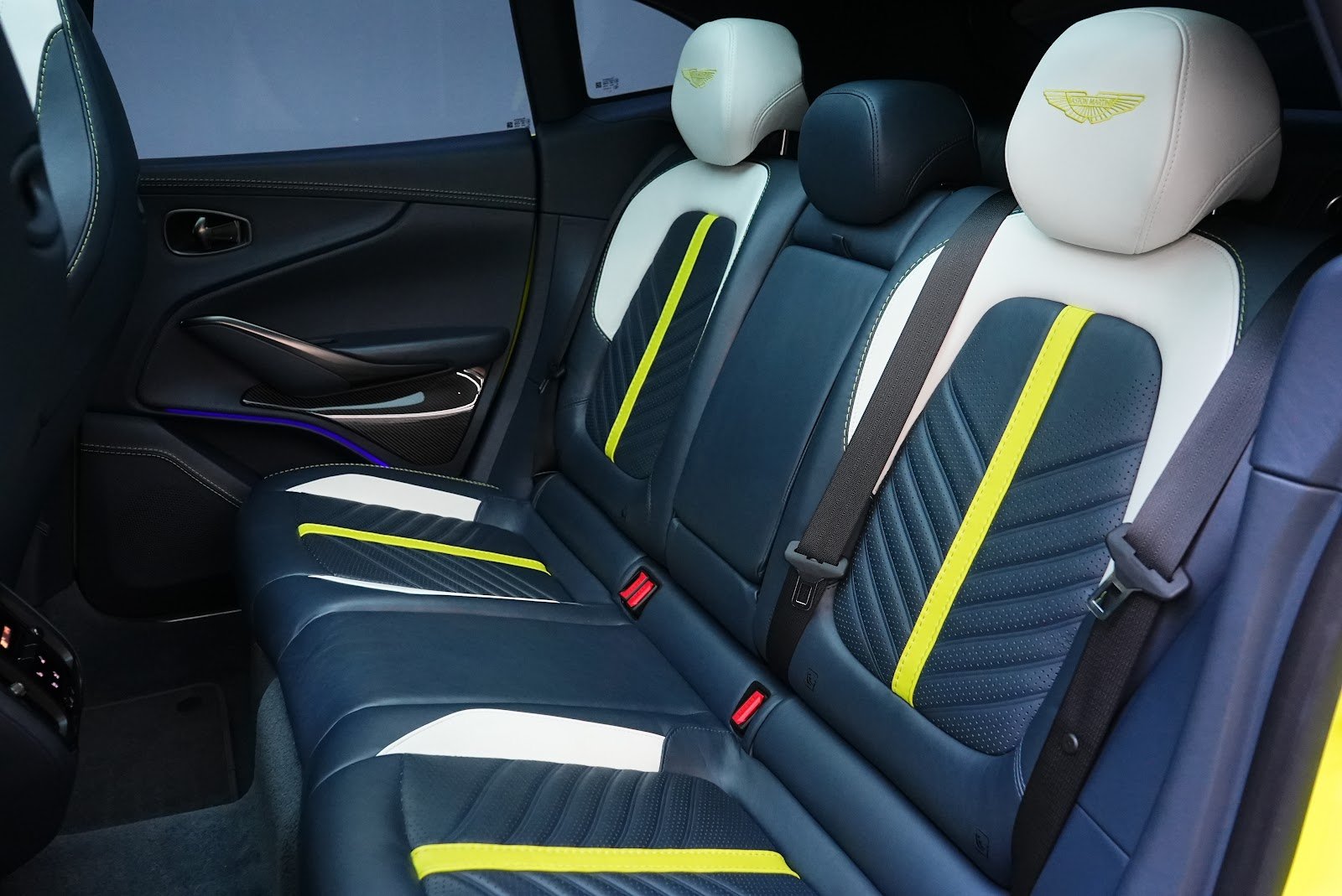 Rent Aston Martin DBX 707 in Dubai photo 9