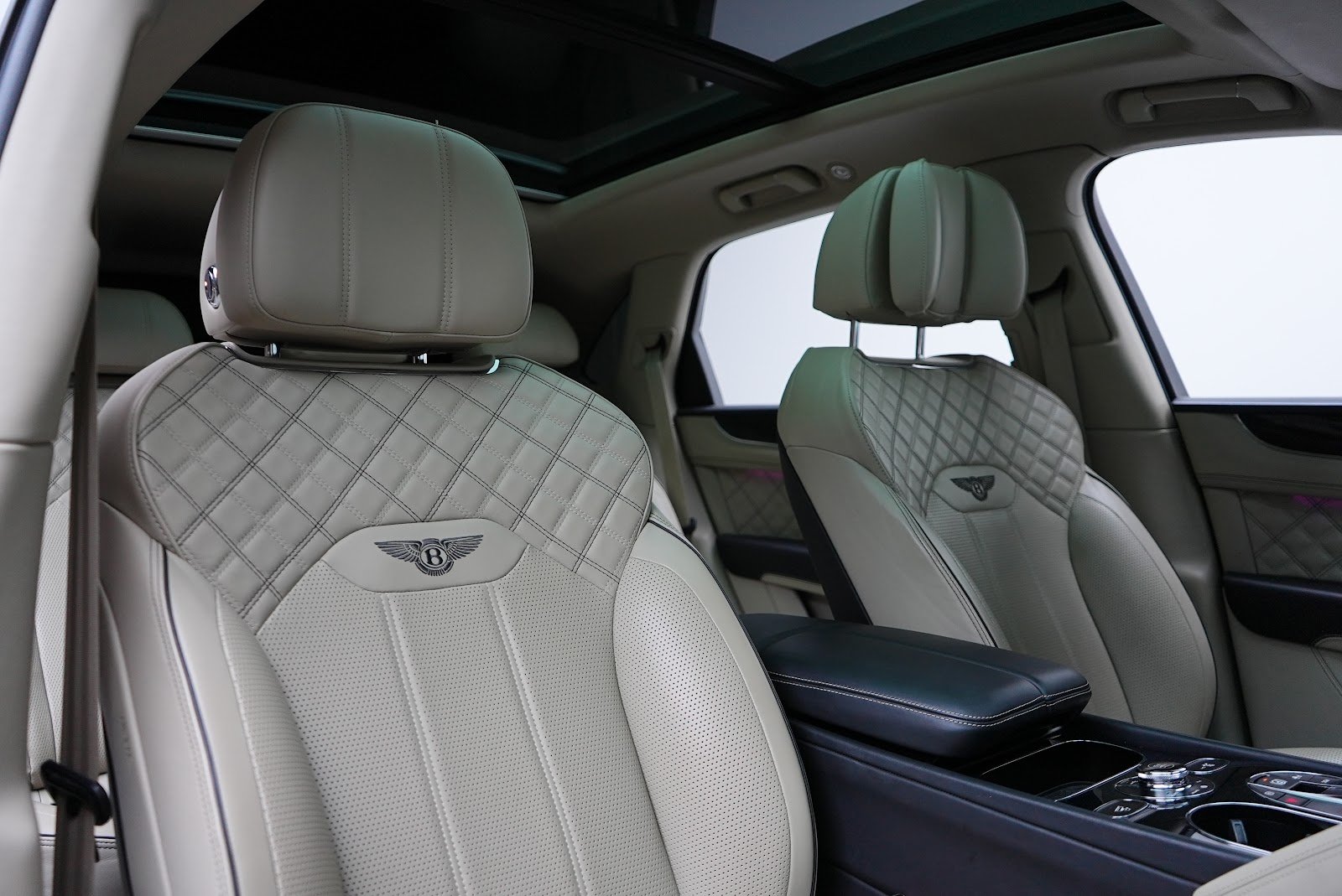 Rent Bentley Bentayga in Dubai (Nardo Gray) photo 13