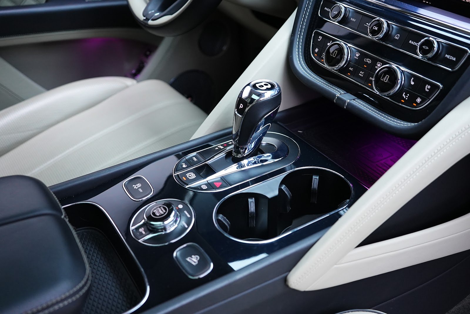 Rent Bentley Bentayga in Dubai (Nardo Gray) photo 14