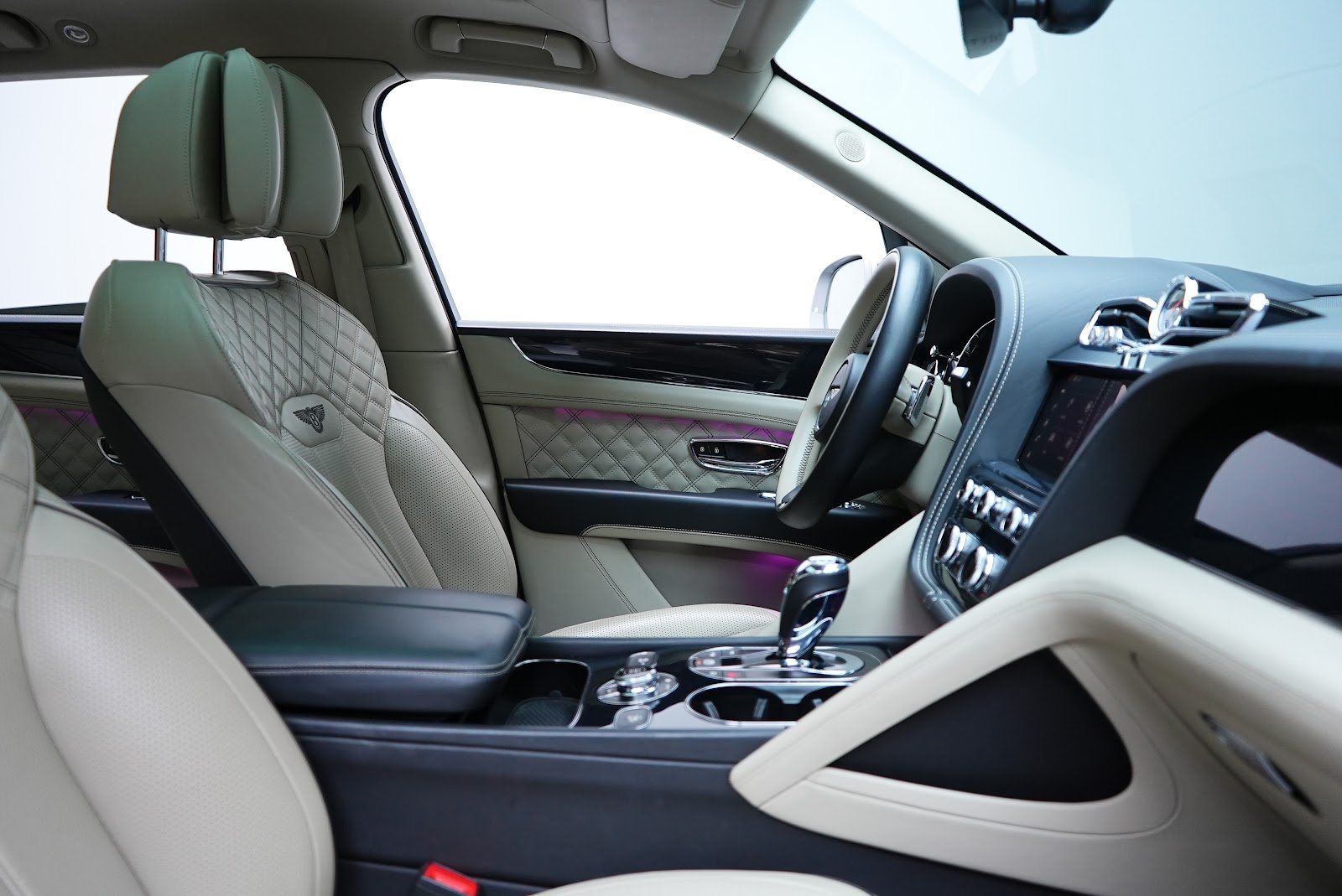 Rent Bentley Bentayga in Dubai (Nardo Gray) photo 15