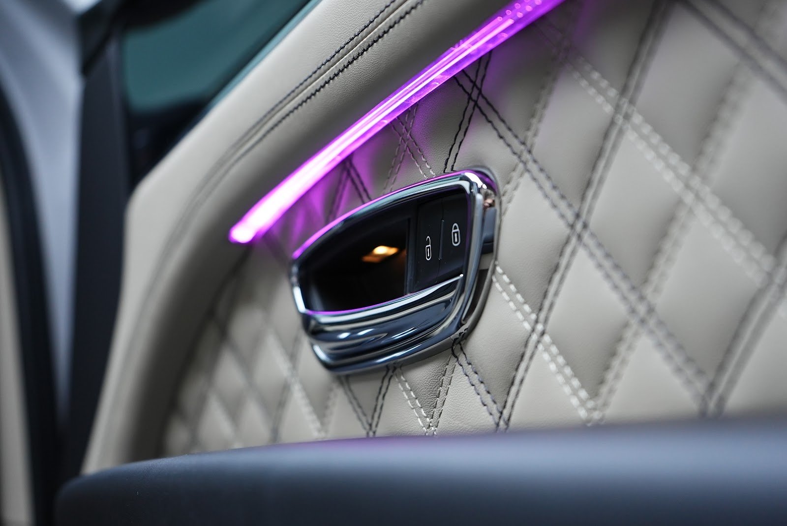 Rent Bentley Bentayga in Dubai (Nardo Gray) photo 18