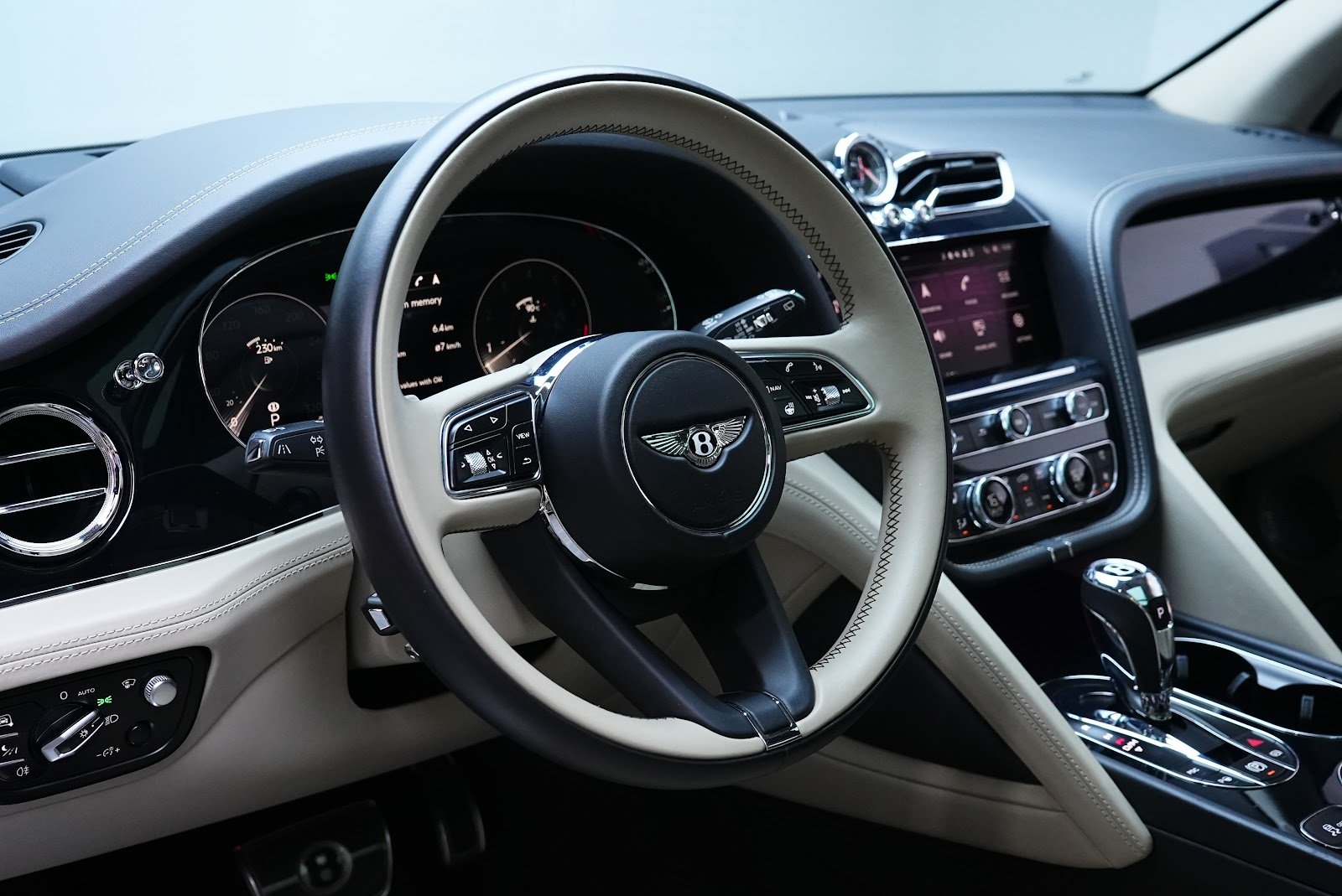 Rent Bentley Bentayga in Dubai (Nardo Gray) photo 3