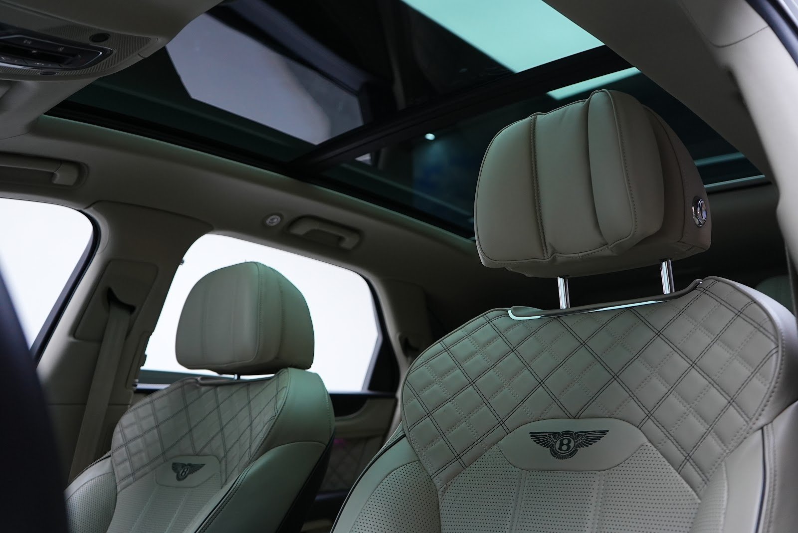Rent Bentley Bentayga in Dubai (Nardo Gray) photo 4