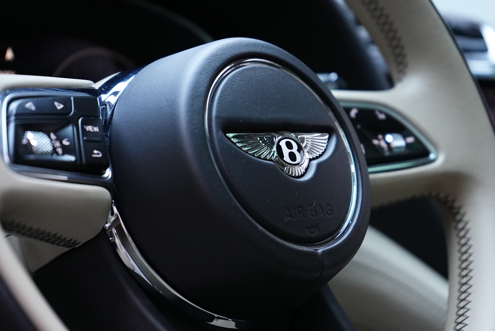 Rent Bentley Bentayga in Dubai (Nardo Gray) photo 5