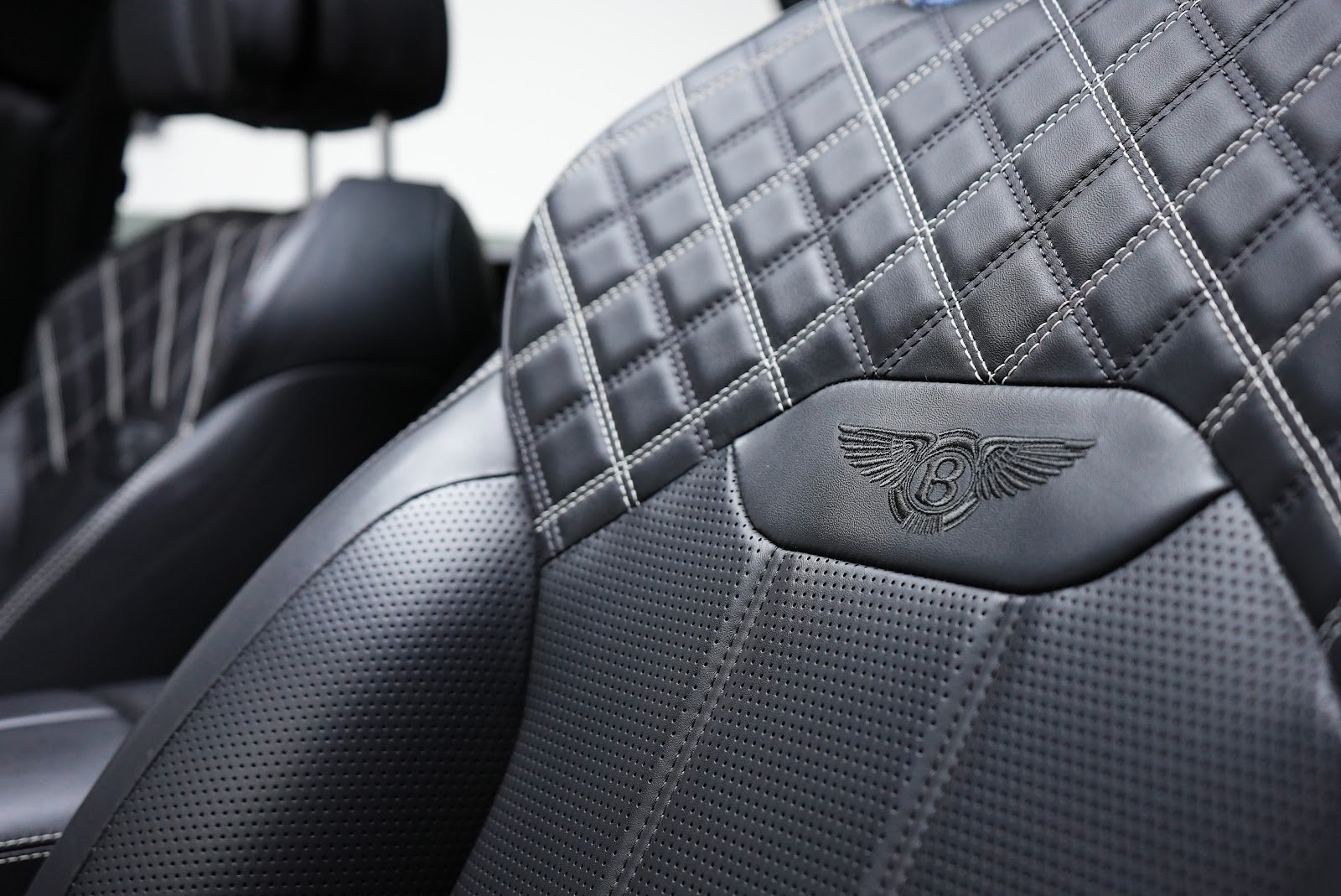 Rent Bentley Bentayga in Dubai (Black) photo 14