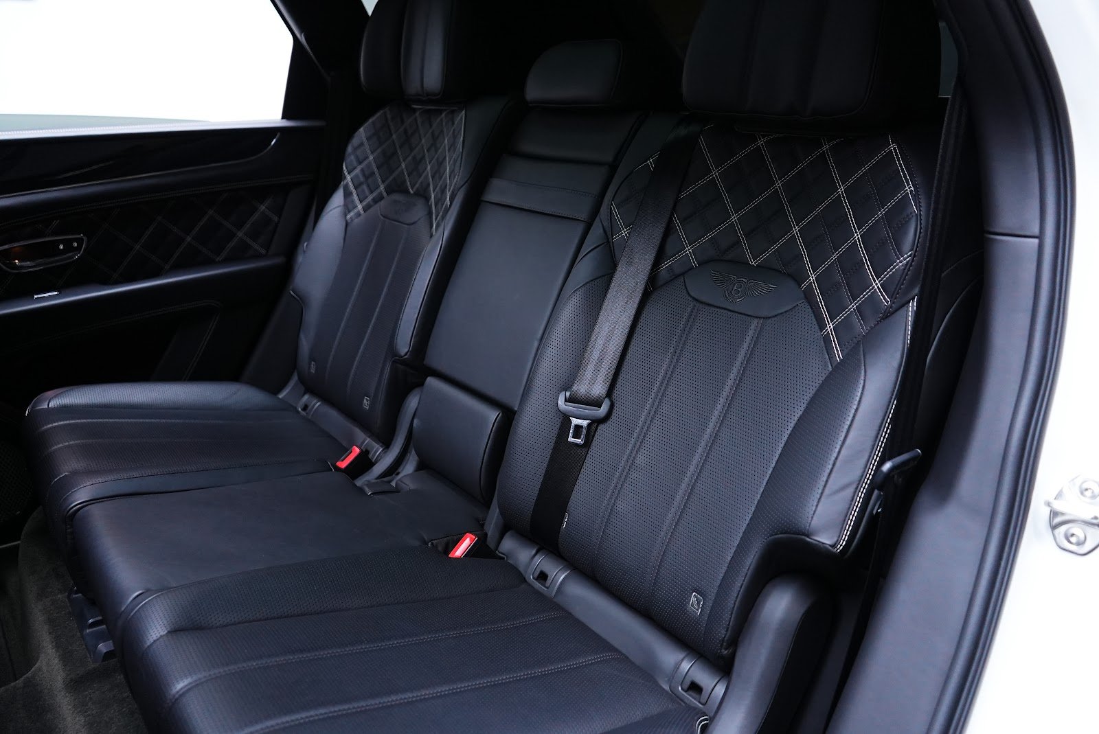 Rent Bentley Bentayga in Dubai (Black) photo 15