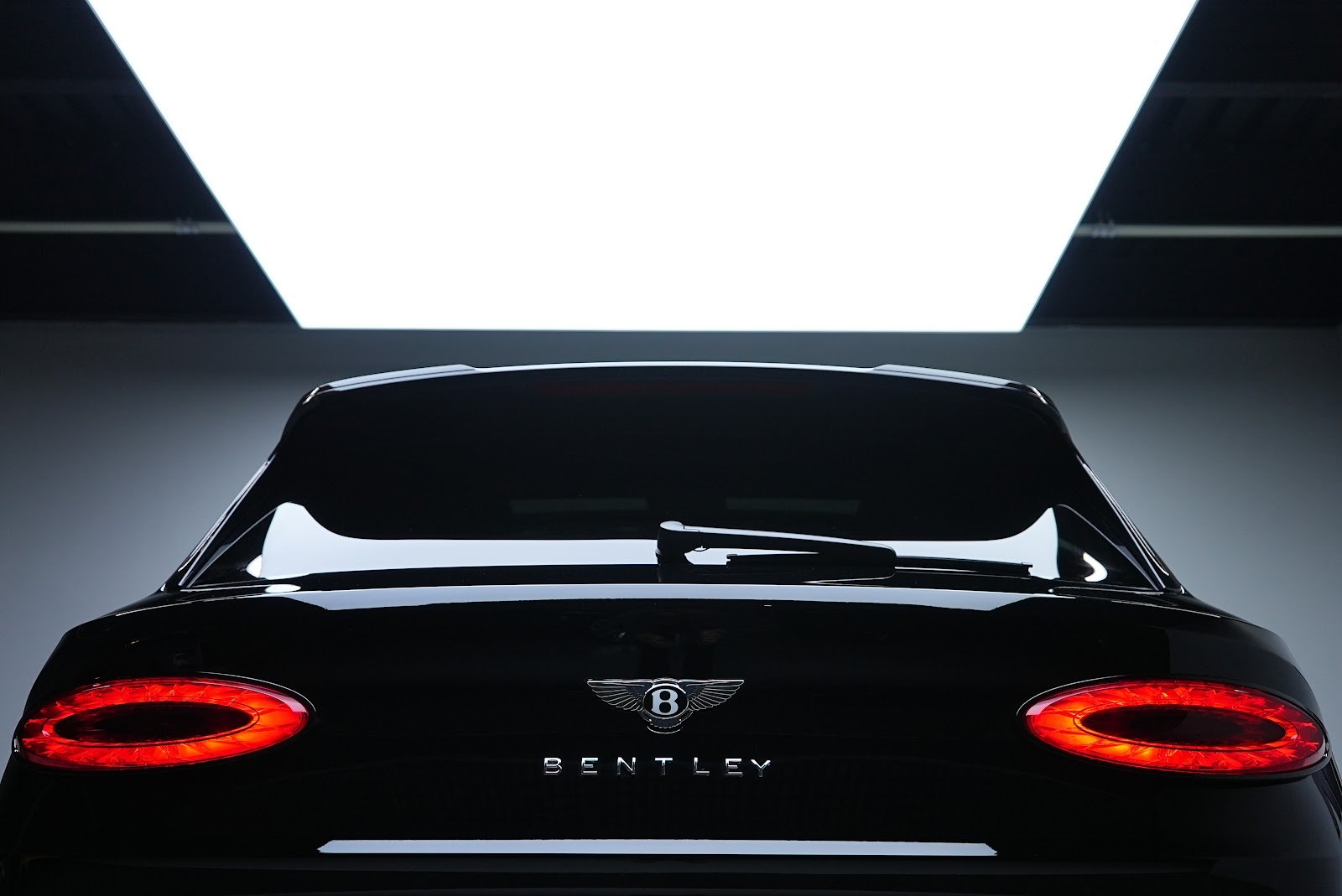 Rent Bentley Bentayga in Dubai (Black) photo 19