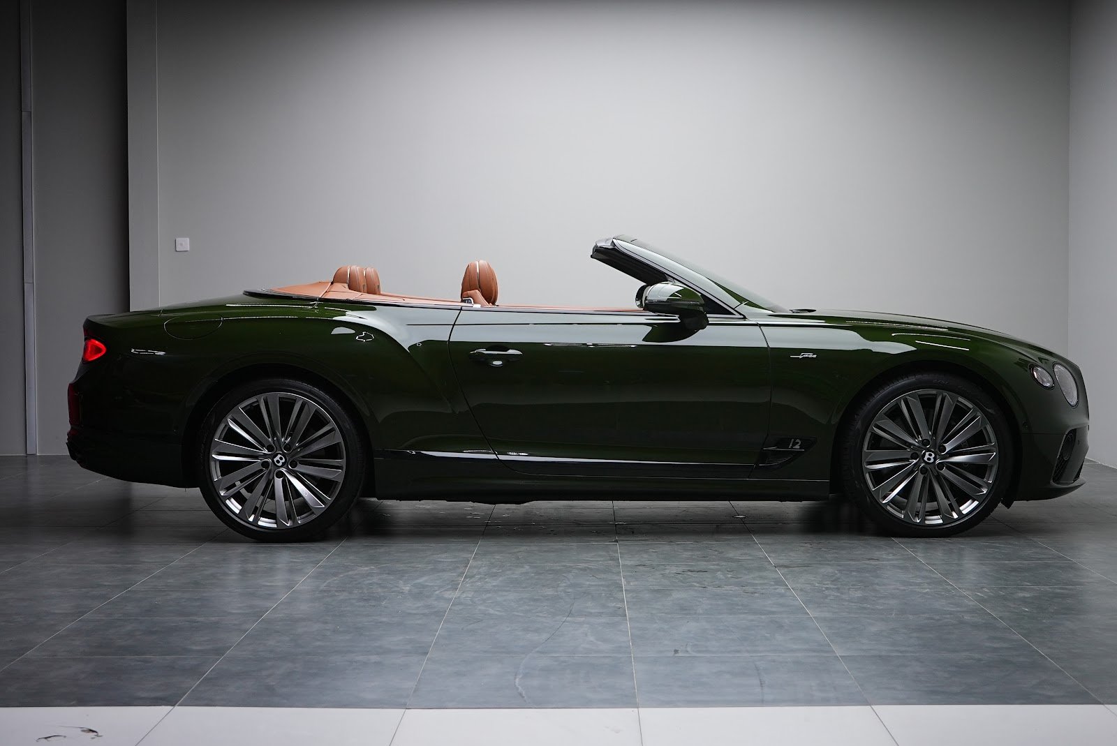 Rent Bentley GTC in Dubai photo 23