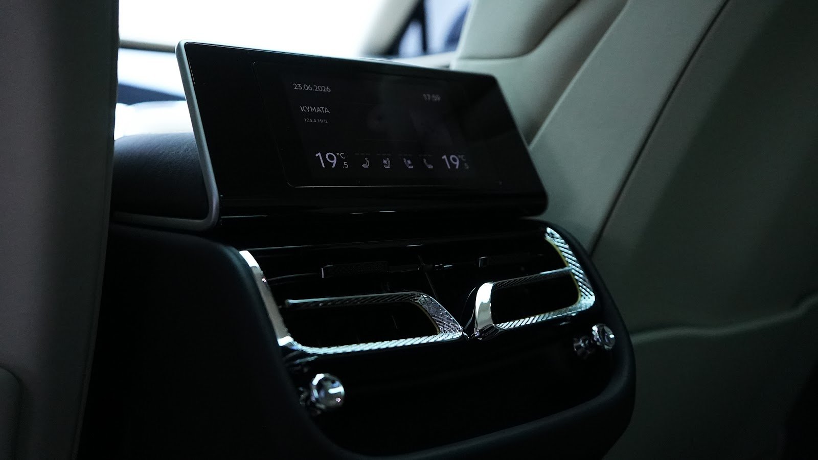Rent Bentley Flying Spur in Dubai photo 11