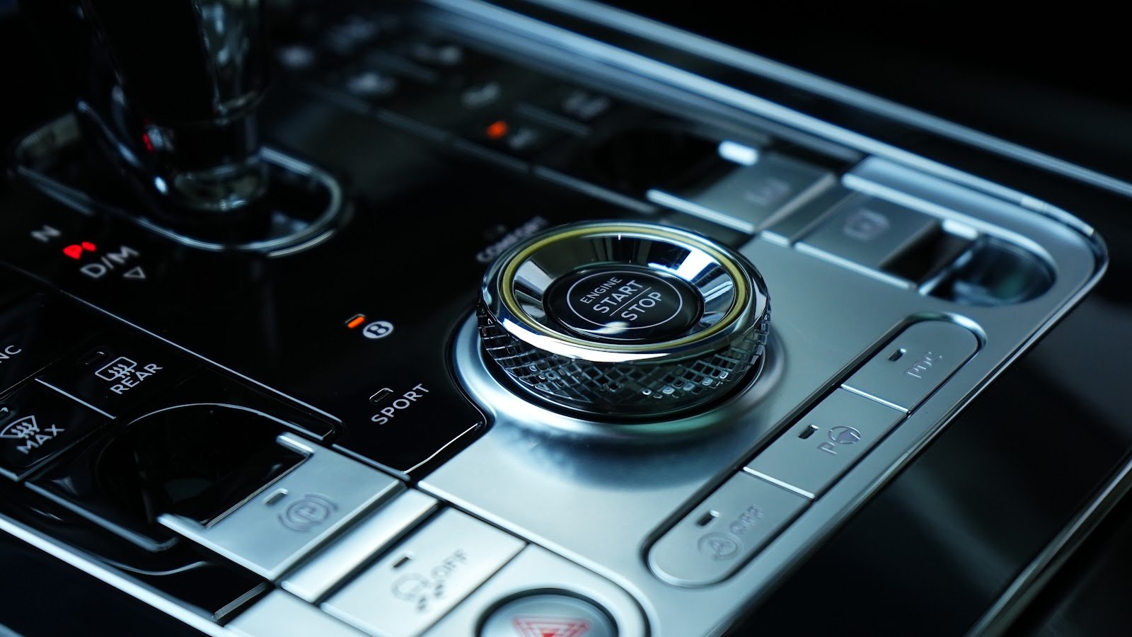Rent Bentley Flying Spur in Dubai photo 14