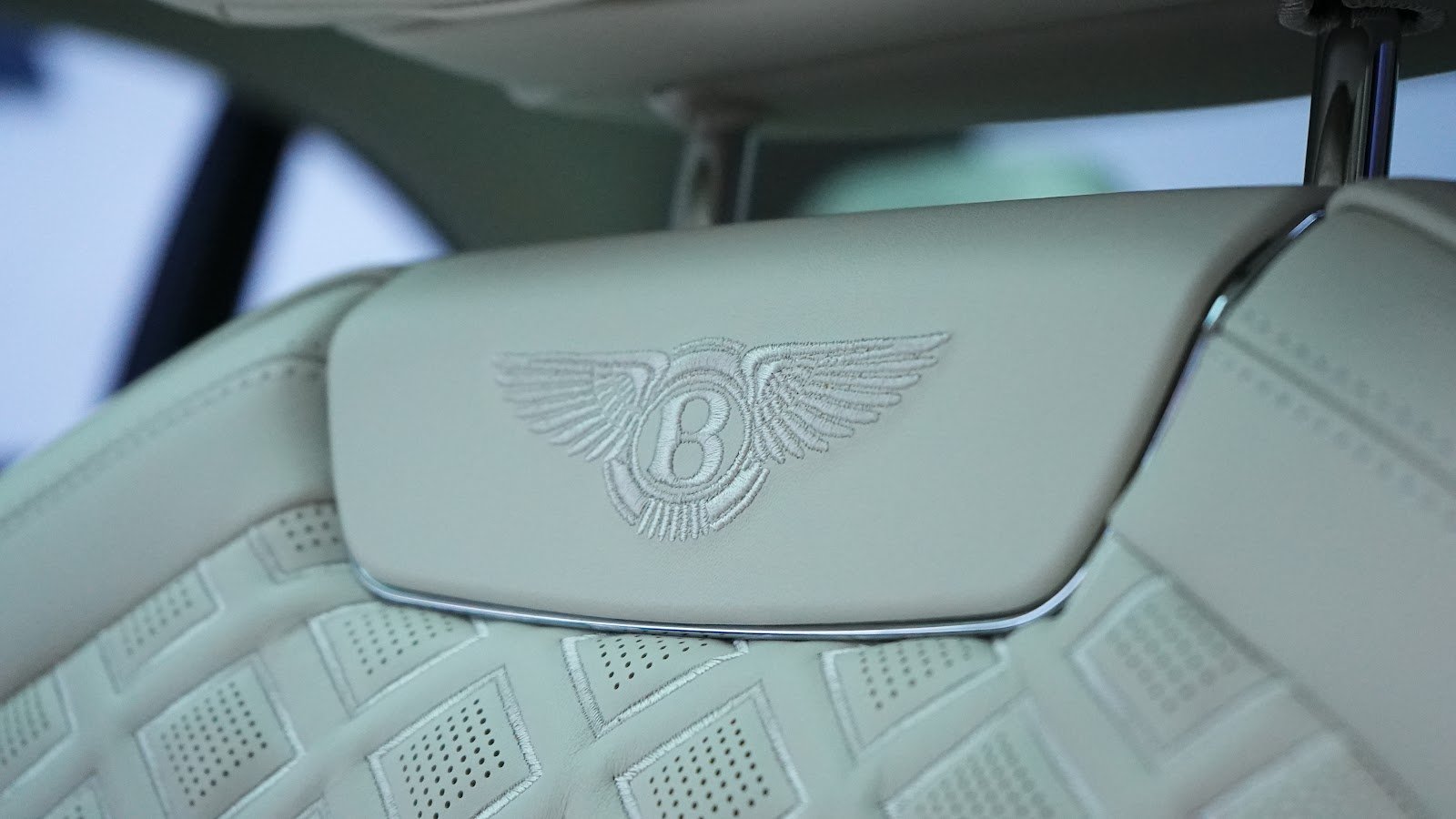 Rent Bentley Flying Spur in Dubai photo 18