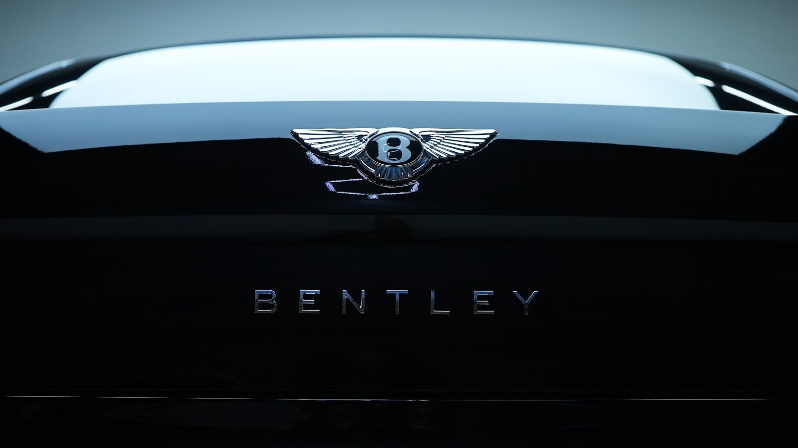 Rent Bentley Flying Spur in Dubai photo 4