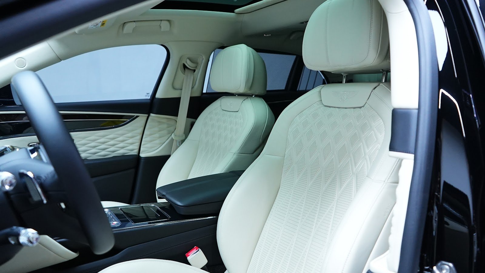 Rent Bentley Flying Spur in Dubai photo 6