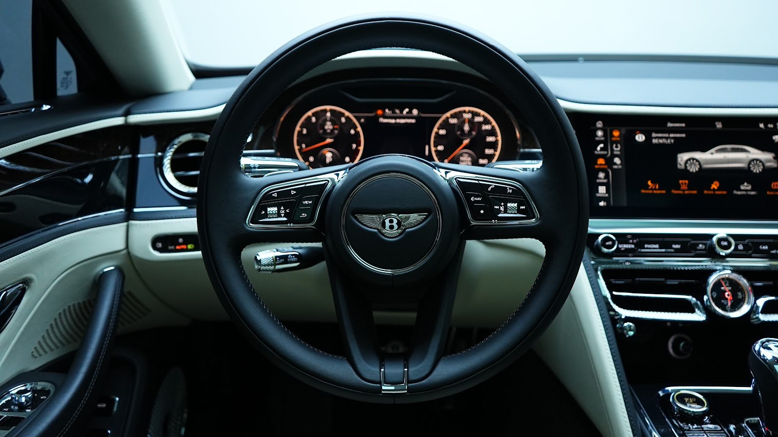 Rent Bentley Flying Spur in Dubai photo 7