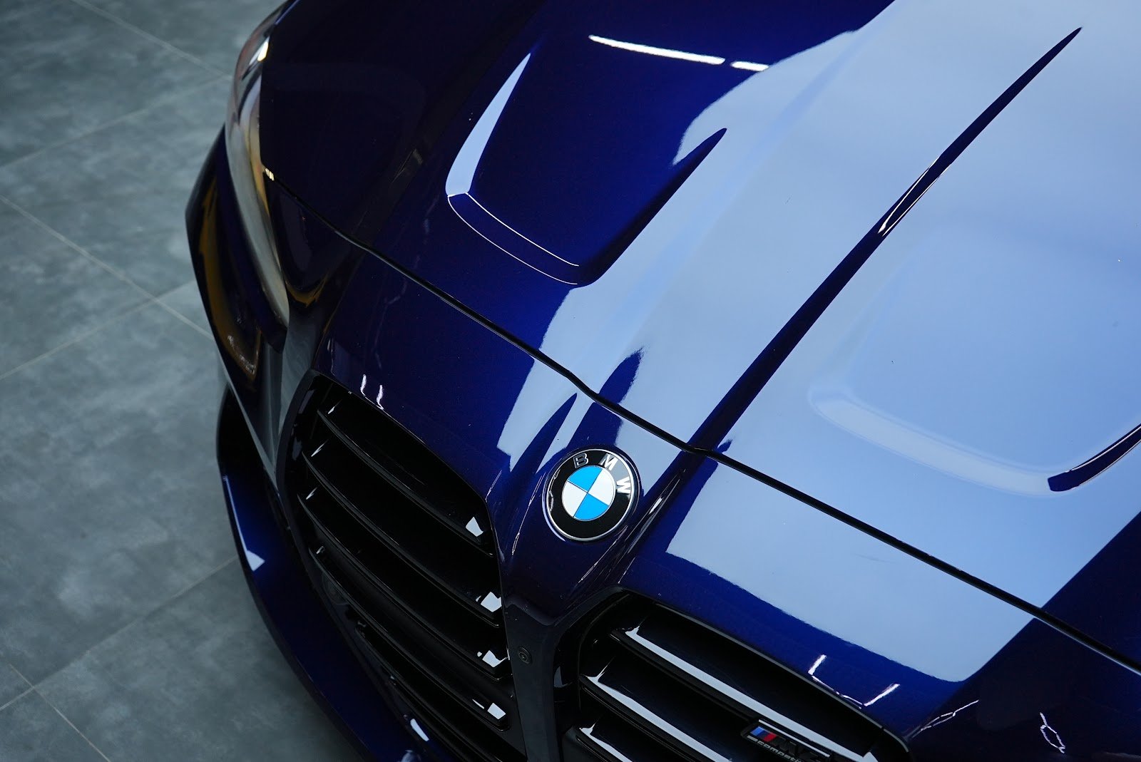 Rent BMW M4 Convertible in Dubai photo 2