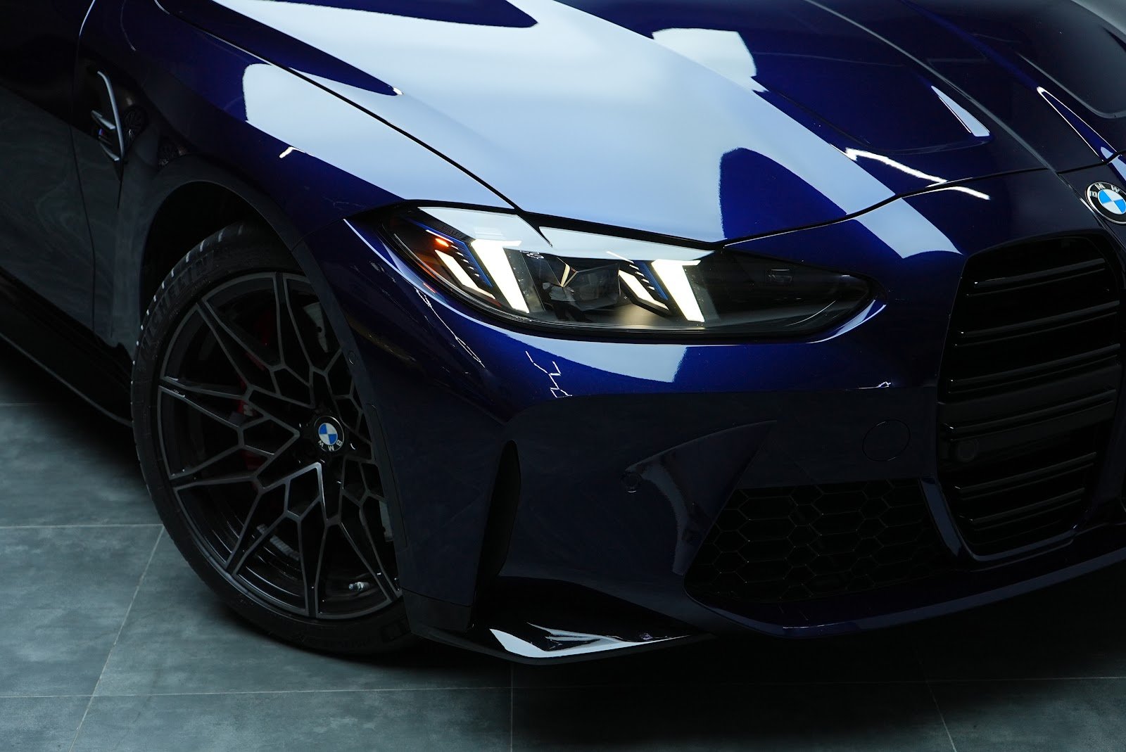 Rent BMW M4 Convertible in Dubai photo 4