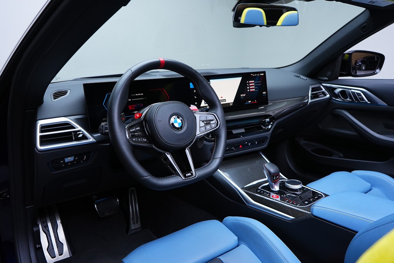 Rent BMW M4 Convertible in Dubai photo 9