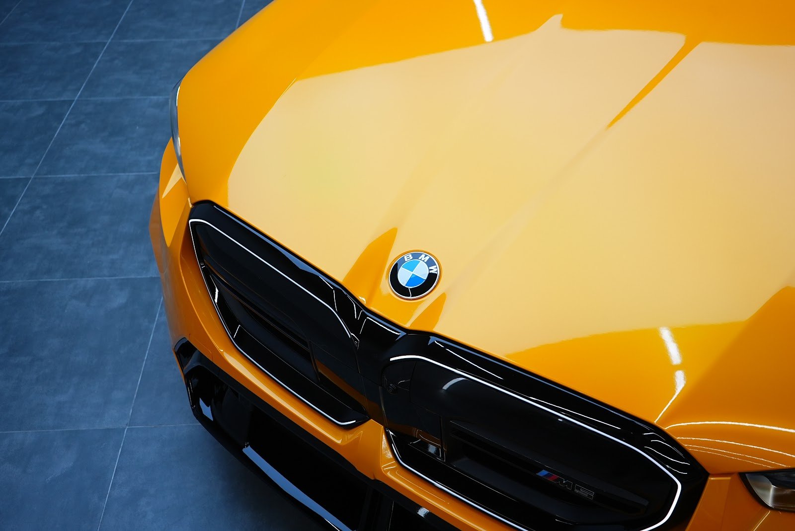 Rent BMW M5 G90 in Dubai (Yellow) photo 11