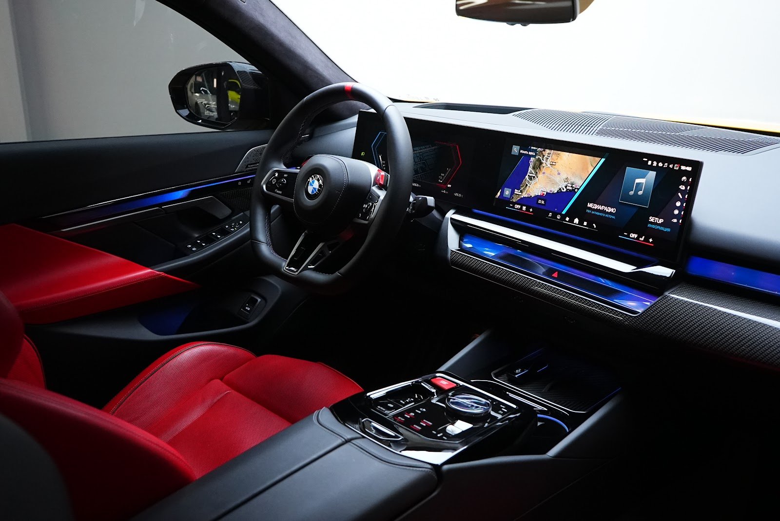Rent BMW M5 G90 in Dubai (Yellow) photo 7