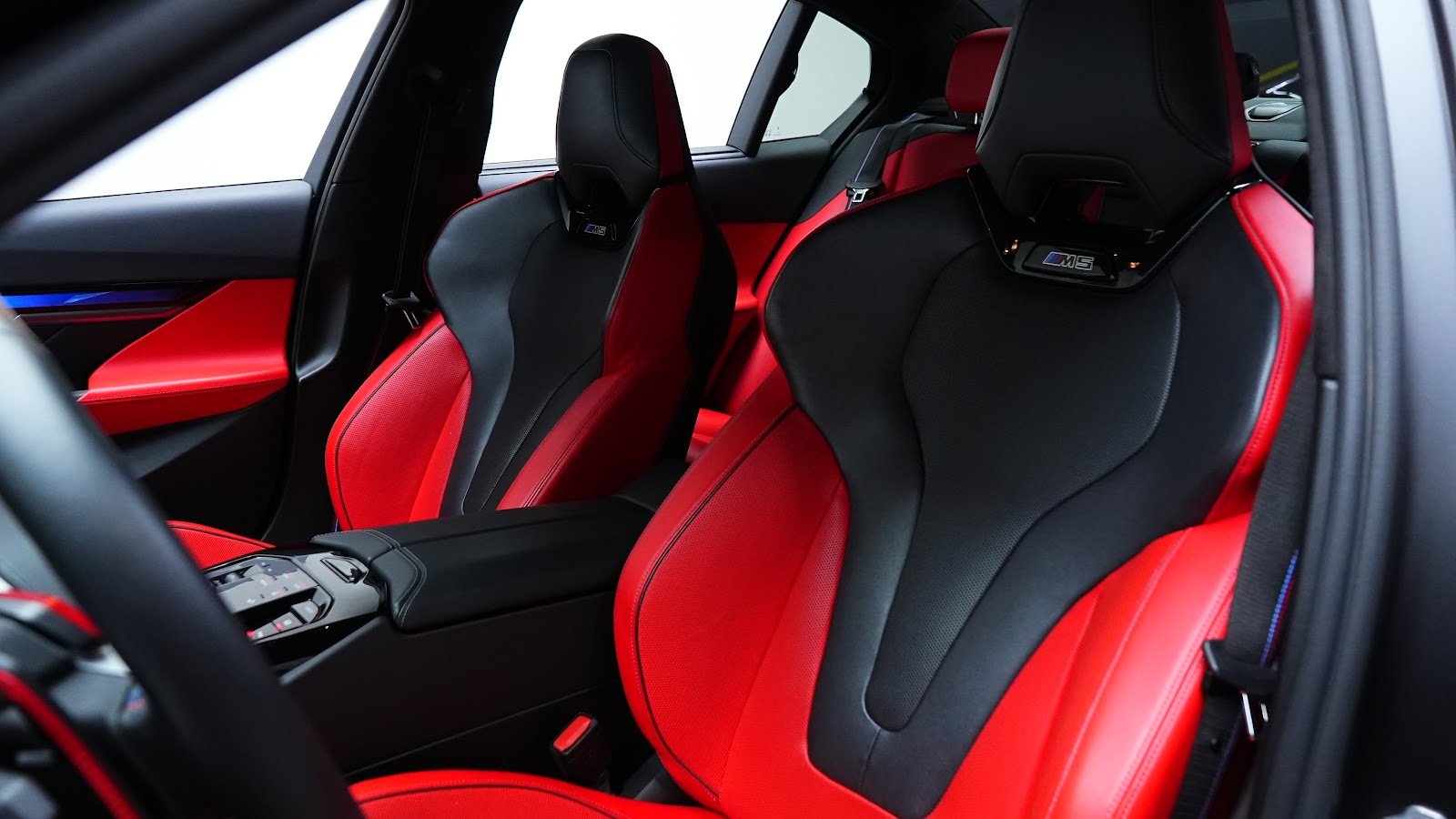 Rent BMW M5 G90 in Dubai (Black Matte) photo 14