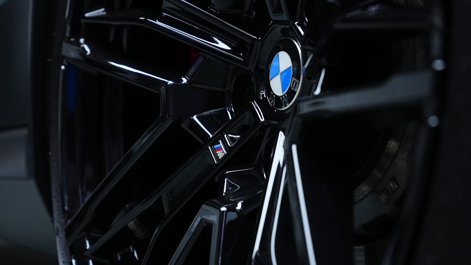 Rent BMW M5 G90 in Dubai (Black Matte) photo 18