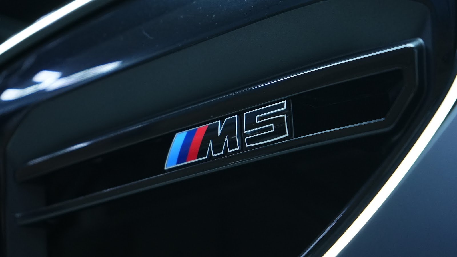 Rent BMW M5 G90 in Dubai (Black Matte) photo 20