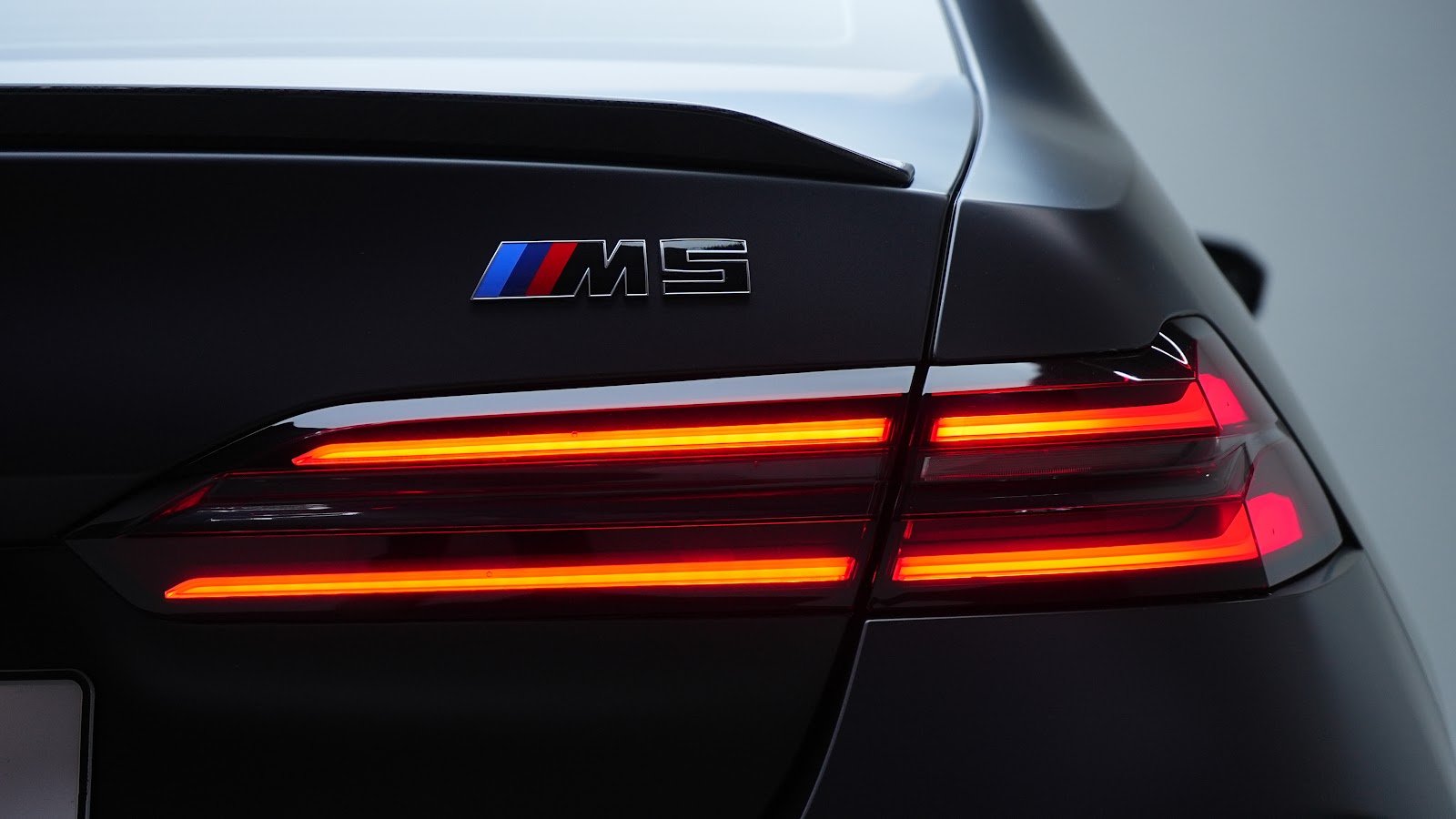 Rent BMW M5 G90 in Dubai (Black Matte) photo 3