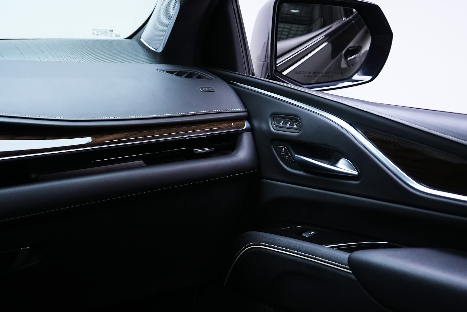 Rent Cadillac Escalade Platinum Sport in Dubai photo 11